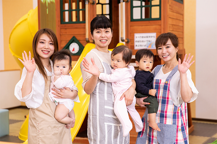 うみそら保育園の先生と子どもたち